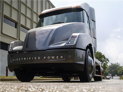 Cummins обогнал Tesla: представлен первый электрический тягач
