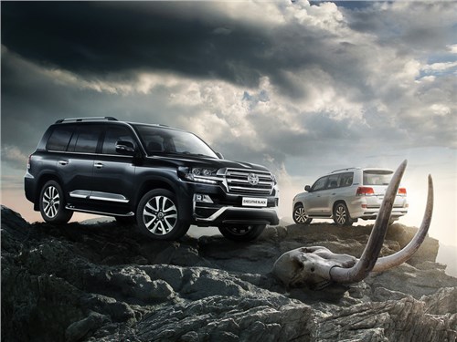 Toyota вывела на российский рынок новые версии Land Cruiser 200