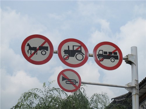 Госдума может внести ясность в вопрос о противоречии знака и разметки