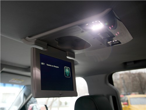 Chevrolet Tahoe 2018 монитор для задних пассажиров