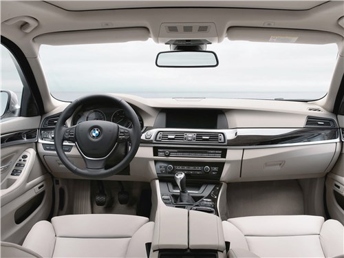 BMW 5-Series 2011 салон