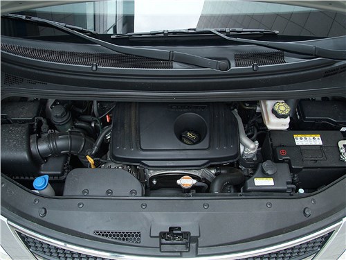 Hyundai H1 (2008) моторный отсек