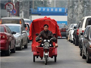 Впервые за два года в Китае снизились продажи новых автомобилей