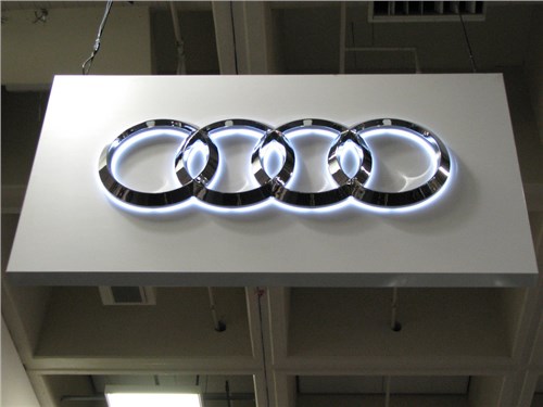 Audi перенесла дату выхода нового кроссовера Q4 и хэтчбека A3