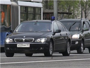 Чиновников лишат иномарок
