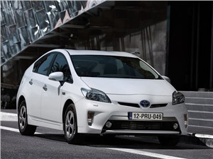 Toyota Prius получит полный привод