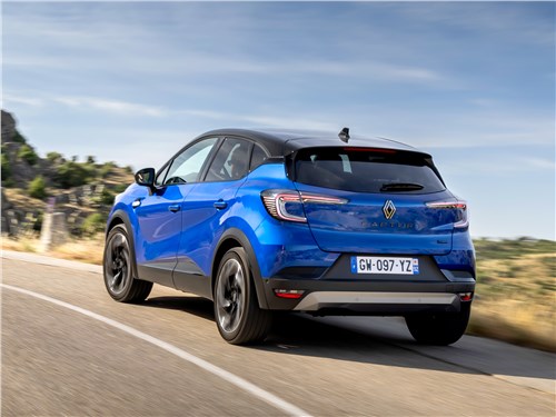 Renault Captur (2025) вид сзади