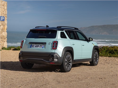Renault 4 E-Tech (2026) вид сзади