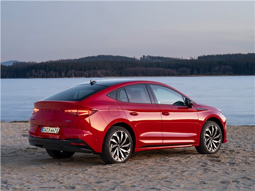 Skoda Enyaq Coupe (2025) вид сзади