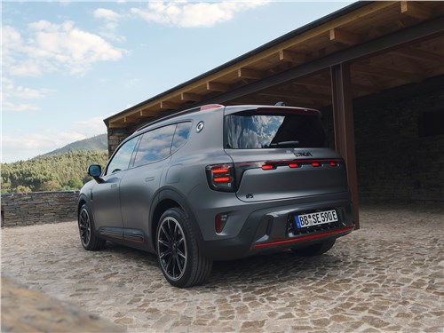 Smart 5 Brabus (2025) вид сзади