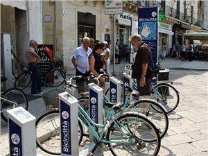 В Италии водители пересаживаются на велосипеды
