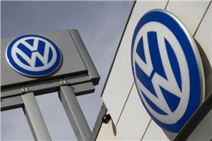 Акции концерна Volkswagen обвалились на 20 процентов