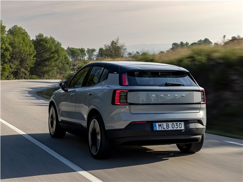 Volvo EX30 (2025) вид сзади