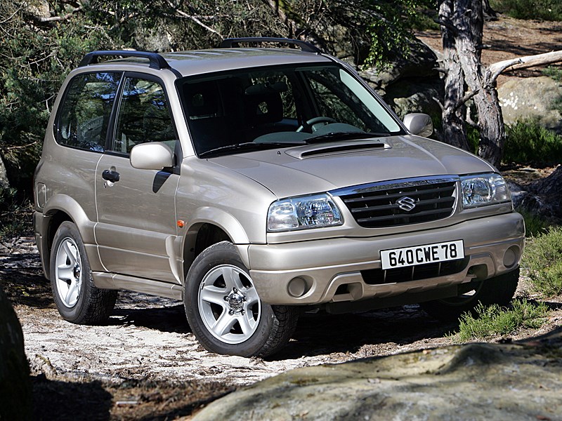 Suzuki Grand Vitara 3d 2004 вид спереди справа