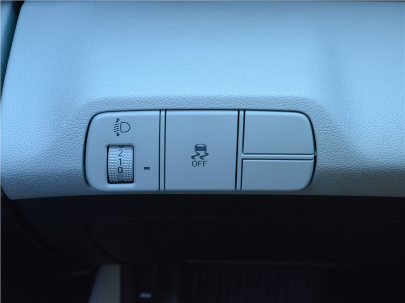 Hyundai Elantra (2021) кнопки