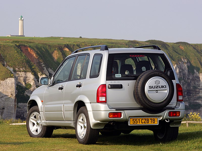 Suzuki Grand Vitara 5d 2004 вид сзади слева