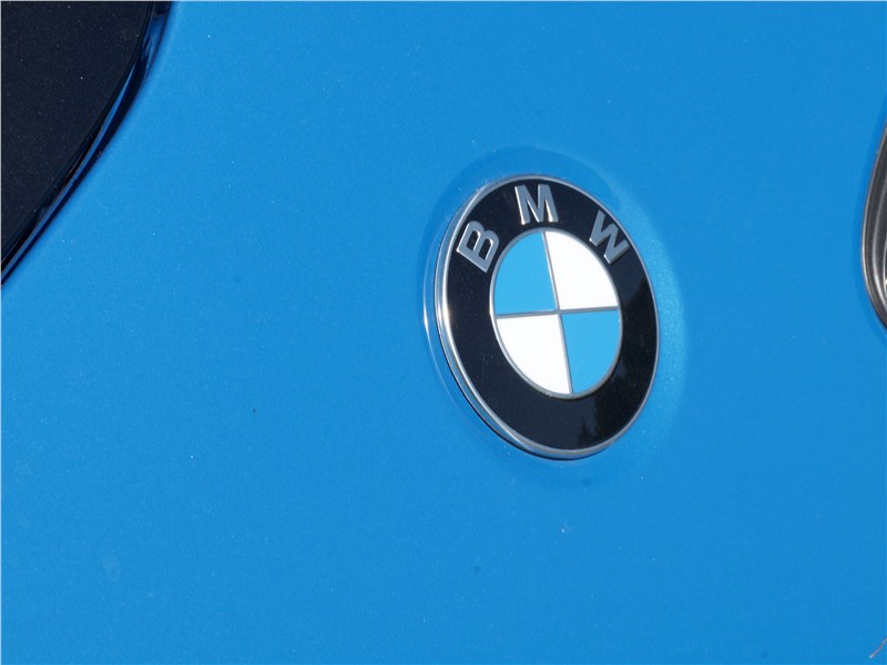BMW X2 2019 эмблема