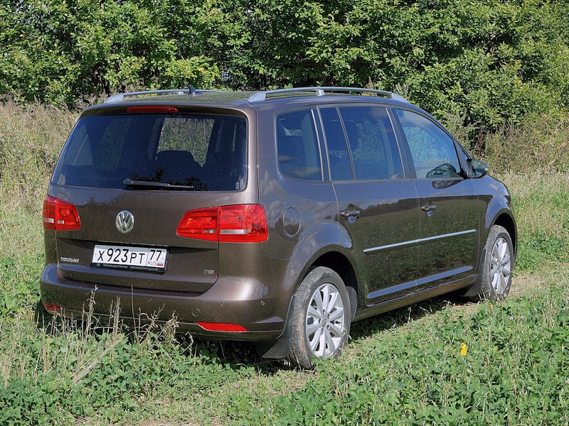 Volkswagen Touran 2011 вид сзади