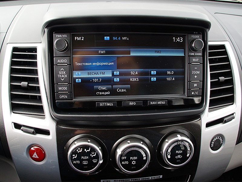 Mitsubishi Pajero Sport 2013 дисплей мультимедиасистемы