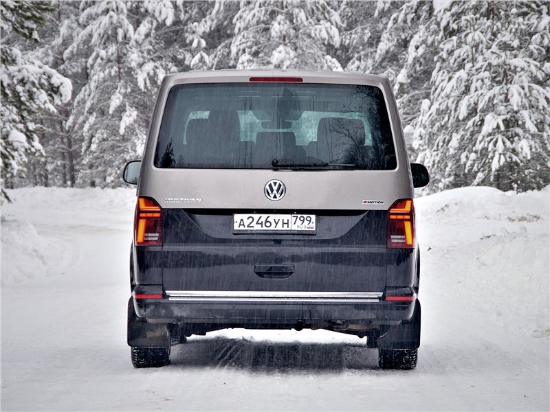 Volkswagen Multivan (2019) вид сзади