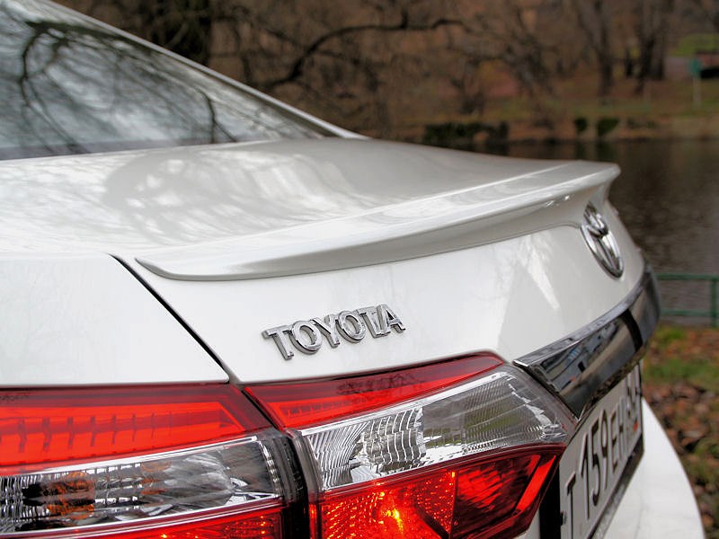 Toyota Corolla 2013 задний фонарь, антикрыло