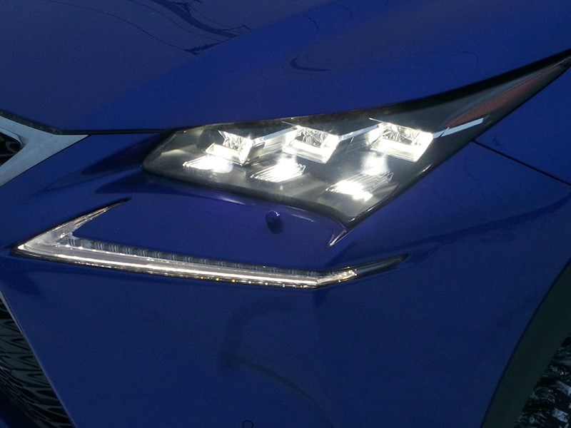 Lexus NX 2014 передняя фара