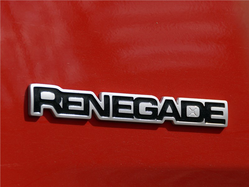 Jeep Renegade 2014 эмблема