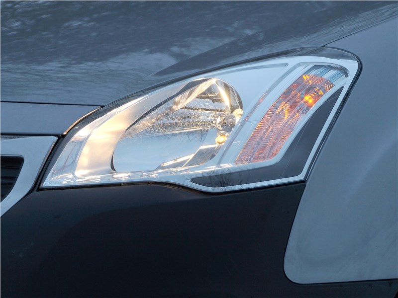 Peugeot Partner Tepee 2016 передняя фара