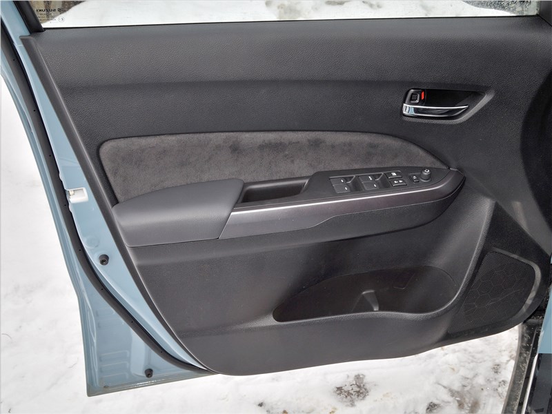Suzuki Vitara 2019 передняя дверь