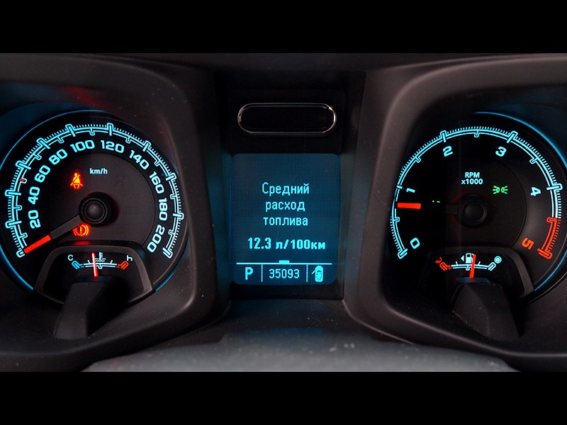 Chevrolet Trailblazer 2012 приборная панель