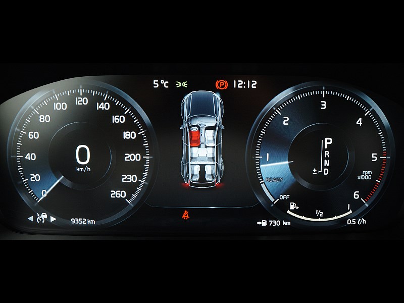 Volvo XC90 2015 приборная панель
