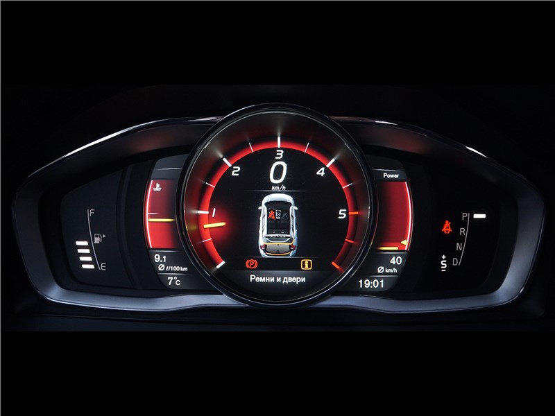 Volvo V60 Cross Country 2015 приборная панель