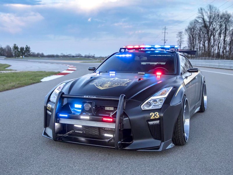 Nissan GT-R превратили в полицейский перехватчик