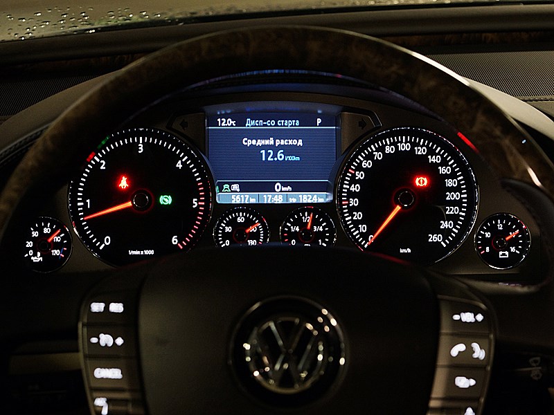 Volkswagen Phaeton 2011 приборная панель