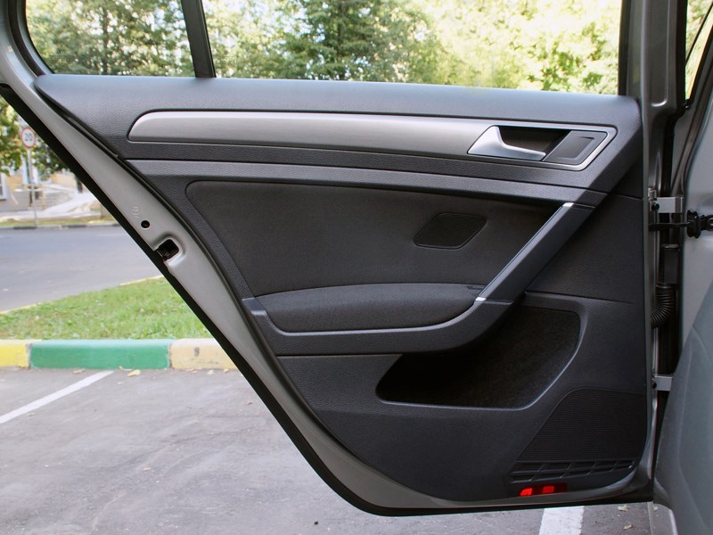 Volkswagen Golf VII 2013 дверь
