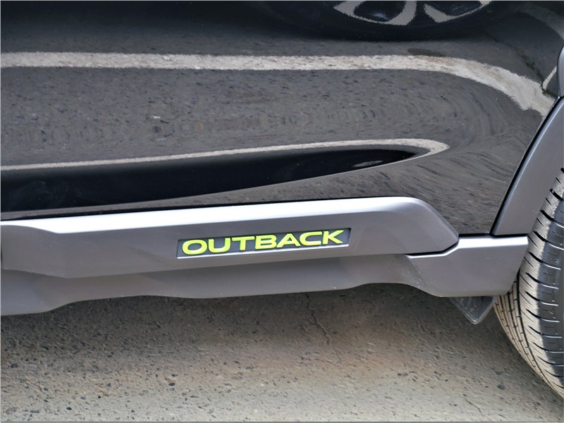 Subaru Outback (2020) молдинг