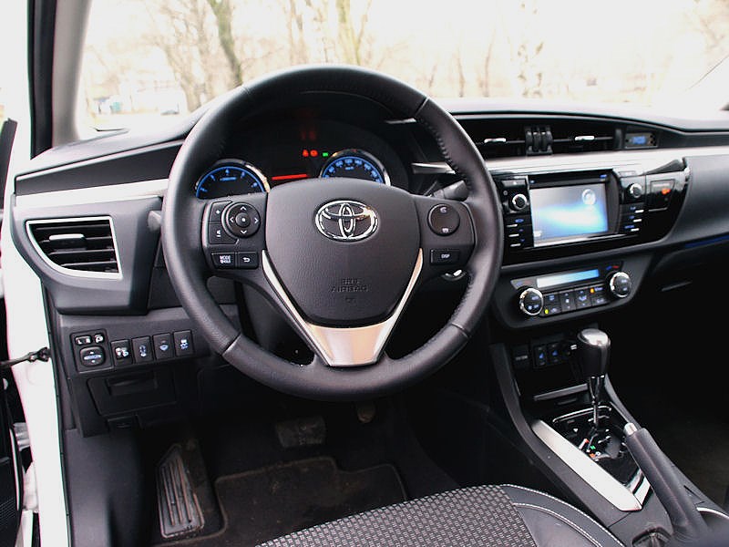 Toyota Corolla 2013 водительское место