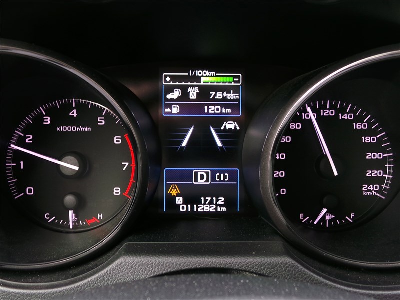 Subaru Legacy 2018 приборная панель