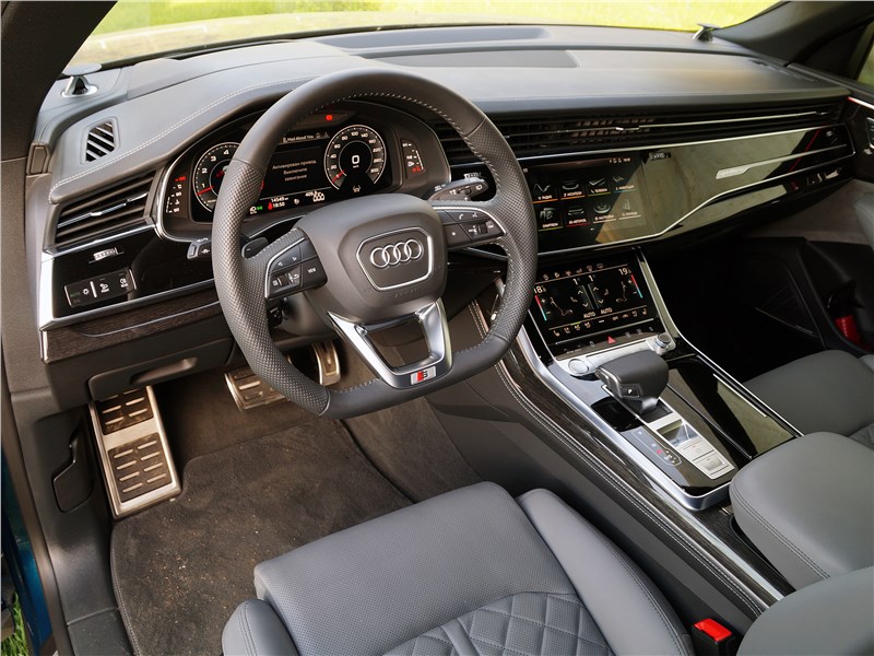 Audi Q8 2019 салон