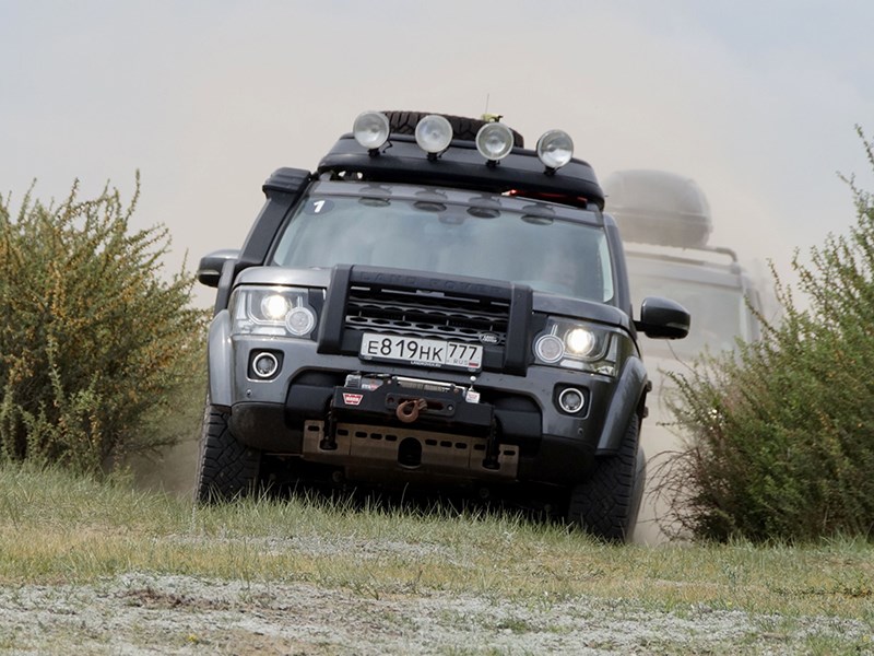 Land Rover Discovery 2014 вид спереди