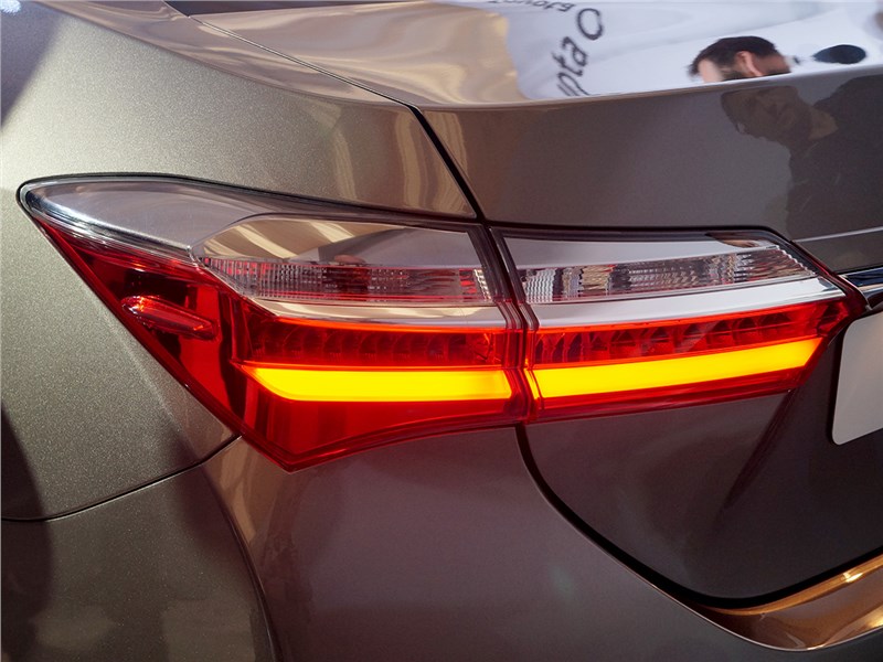 Toyota Corolla 2017 задний фонарь