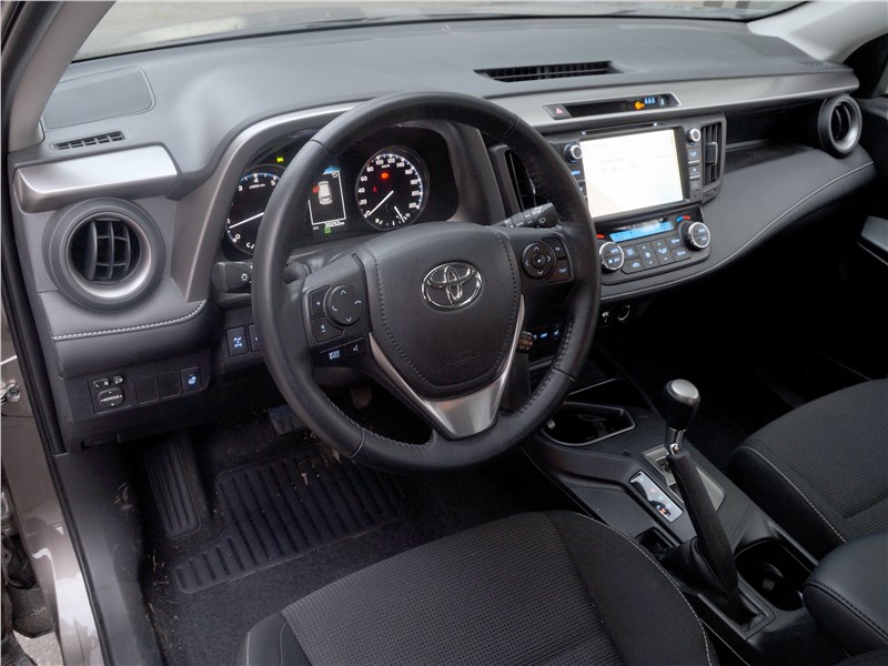 Toyota RAV4 2016 салон