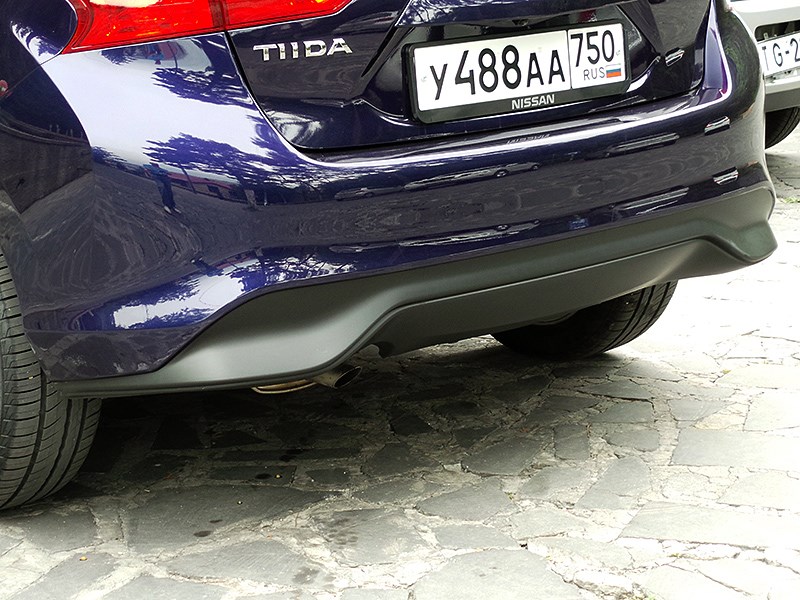 Nissan Tiida 2015 задний бампер 