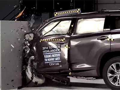 Автомобиль Toyota Highlander нового поколения успешно выполнил все краш-тесты IIHS