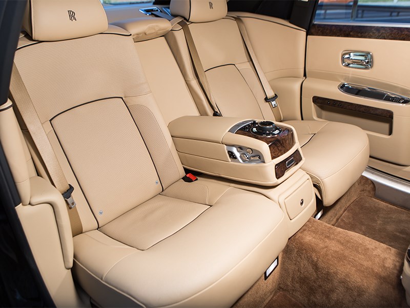 Rolls-Royce Ghost EWB 2013 задний диван