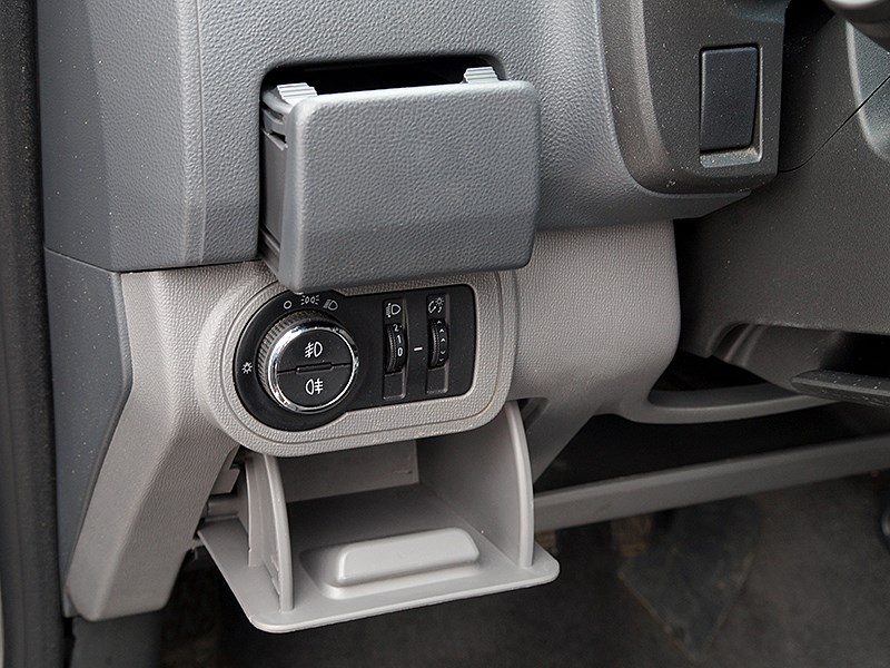 Chevrolet Trailblazer 2012 управление внешними световыми приборами