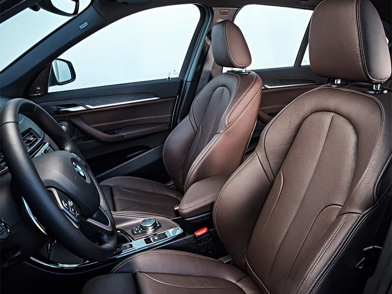 BMW X1 2016 передние кресла