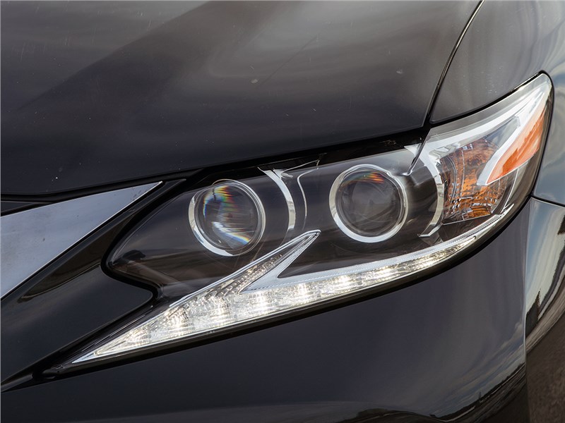 Lexus ES 2016 передняя оптика