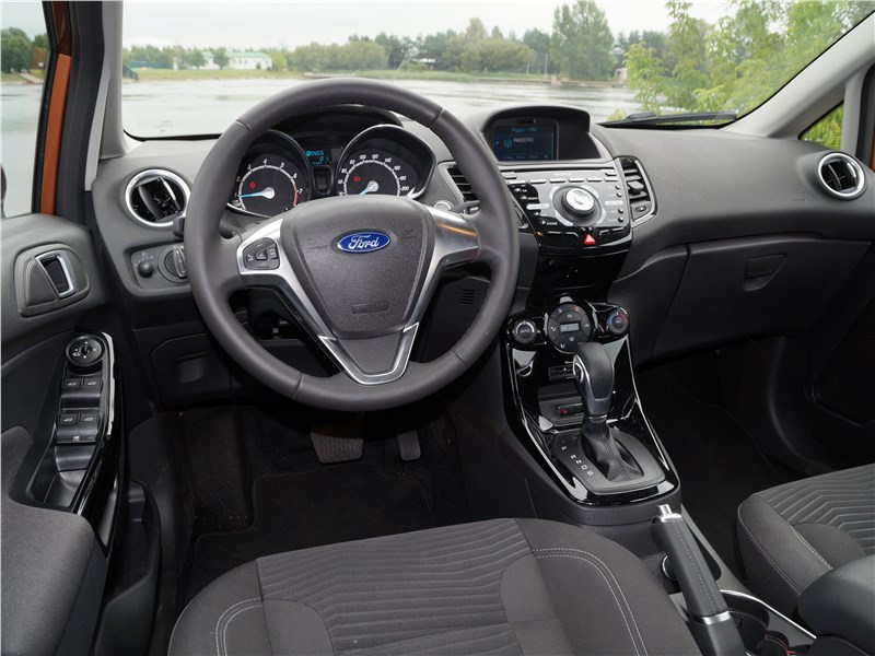 Ford Fiesta sedan 2015 салон