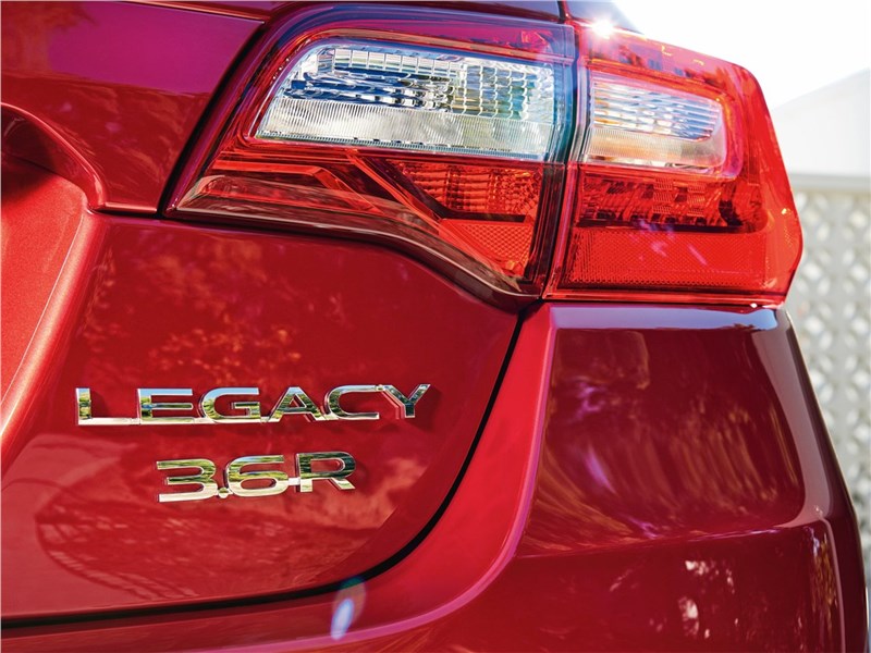 Subaru Legacy 2018 задний фонарь